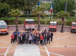 Remise de véhicules réformés du SDIS 06 à 7 associations à vocation humanitaire et de coopération 