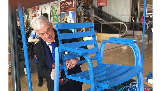 Votre chaise bleue à votre nom vous attend à la Foire de Nice !