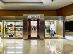 Ferrari inaugure une boutique éphémère à l'hôtel Fairmont Monte Carlo