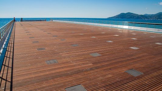 A Cannes, une superbe promenade a remplacé le vieux ponton de la Darse 