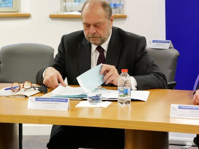 Dupond-Moretti devant (…)