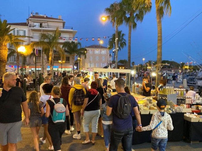 Sanary-sur-Mer, ville (…)