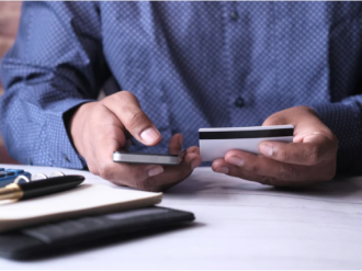 Turbulences dans le monde des banques en ligne