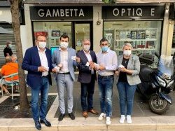 La ville de Nice distribue des chèques parking aux commerçants du bas du Boulevard Gambetta pour leur clientèle
