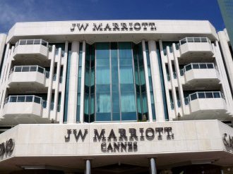CANNES : 875 m² d'extension du centre commercial du Marriot