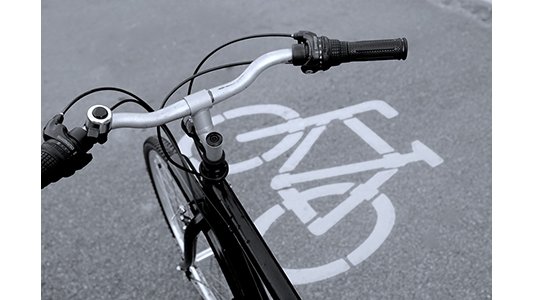 Nouvelle piste cyclable à Cannes dans le cadre du réaménagement de l'avenue Michel Jourdan