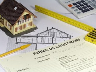Le raccordement d'un projet aux réseaux publics sans l'accord de la collectivité publique justifie le refus de permis de construire