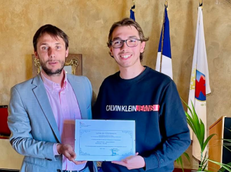 Le jeune Anthony Masante récompensé par Cyril Piazza pour ses engagements humanitaires