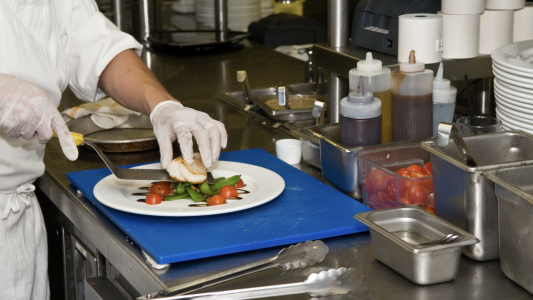 Cannes ouvre une cafétéria universitaire à bas prix et de produits locaux au Campus Georges Méliès