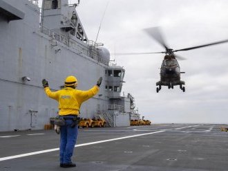 Retour de mission CORYMBE pour le porte-hélicoptères amphibie DIXMUDE