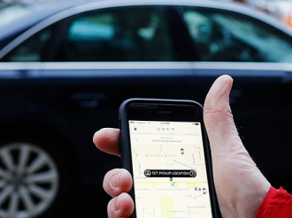 UBER : il y a "contrat de travail" entre un chauffeur et la plateforme