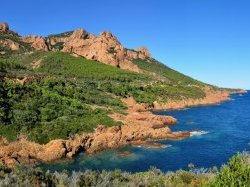 Visiter le massif de l'Esterel à vélo électrique, c'est aujourd'hui possible 