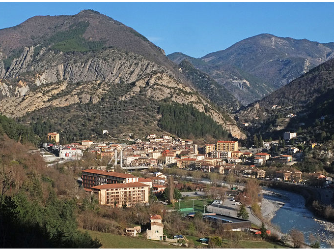 PUGET THÉNIERS : Construc