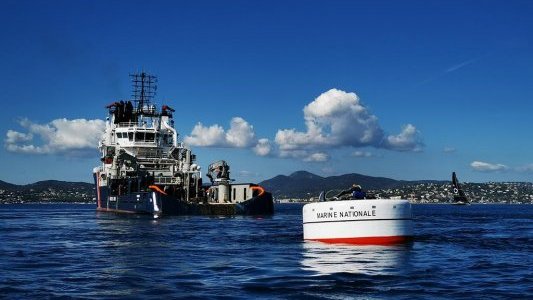 La Marine nationale installe un coffre d'amarrage en baie de Saint-Tropez