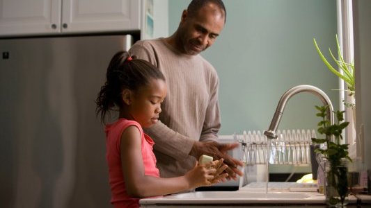 Activité partielle et vacances scolaires : des précisions utiles