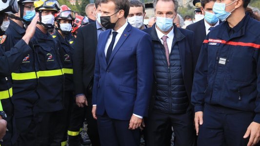 Emmanuel Macron dans les vallées : De la compassion et des promesses