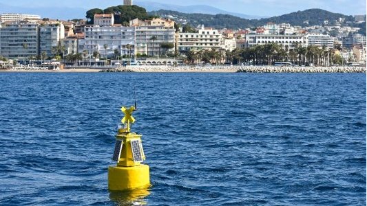 À Cannes, une bouée connectée installée pour surveiller en continu la qualité de l'eau de mer