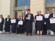 « La justice n'a pas besoin de réformes, elle a besoin de moyens » : le barreau de Nice mobilisé contre le projet de loi « SURE »