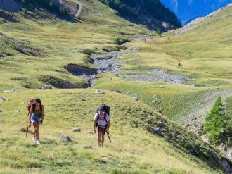 Tourisme durable : un médiateur pastoral sensibilisera les randonneurs tout l'été dans le Mercantour