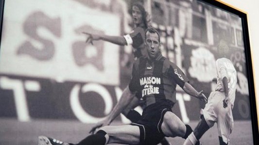 OGC Nice - Lorient : le Gym rend hommage à Éric Roy pour l'ouverture de la Ligue 1