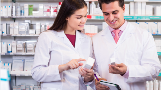 Cannes : un D.E.U.S.T. de Préparateur technicien en pharmacie au Centre municipal de Formation des Apprentis
