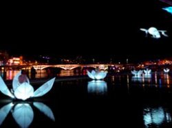 Spectacle en plein air à Nice : le bal des Luminéoles