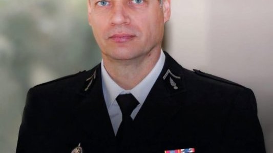 Mandelieu : Une cérémonie en hommage à l'Adjudant-Chef Éric Comyn