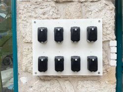 Limitation des locations saisonnières : Nice prend un arrêté pour retirer les boîtes à clefs installées illégalement sur la voie publique