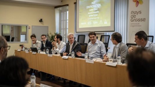 À Grasse, la chaire dédiée aux parfums, arômes et cosmétiques passe à l'action