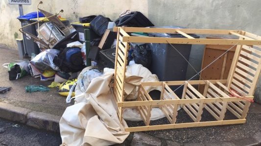 En Camargue et à Arles, le Département agit contre les déchets sauvages