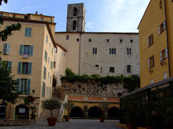 GRASSE : Un campus universitaire 