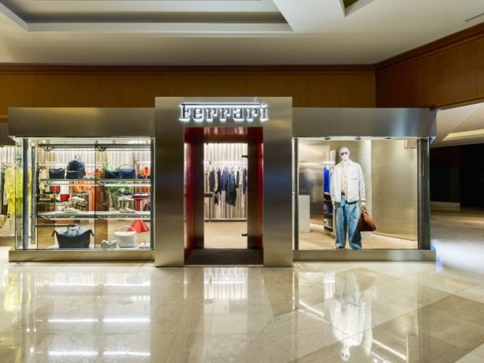 Ferrari inaugure une (…)