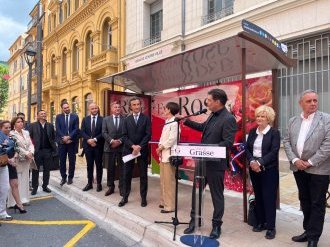 Grasse inaugure le premier Abribus parfumé de France à l'occasion d'ExpoRose 2025