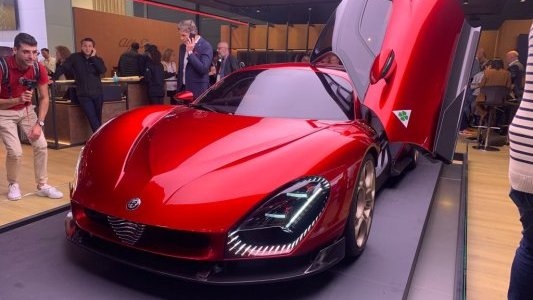 Alfa Romeo 33 Stradale : L'héritière d'un chef-d'œuvre au Mondial de l'Auto 2024