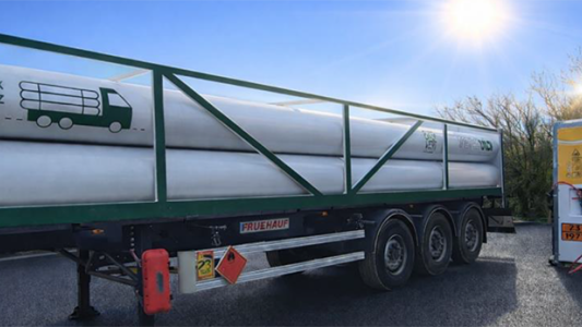 Alpes du Sud : GRDF innove avec une station mobile de gaz vert pour décarbonater les navettes du Winter Solar Tour