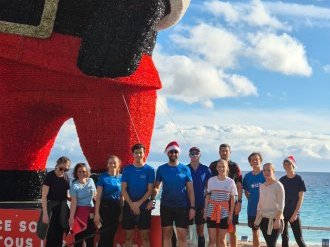 Baskets, soleil et esprit de Noël : le Barreau de Nice en mode footing sur la Promenade