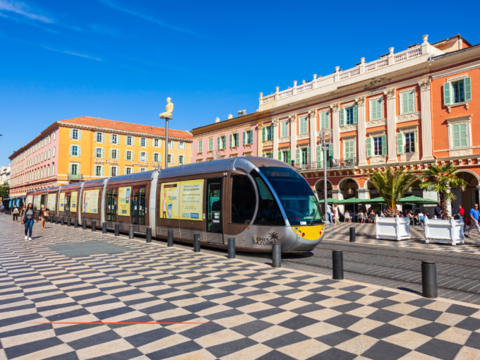 Tramways, trains, bus...