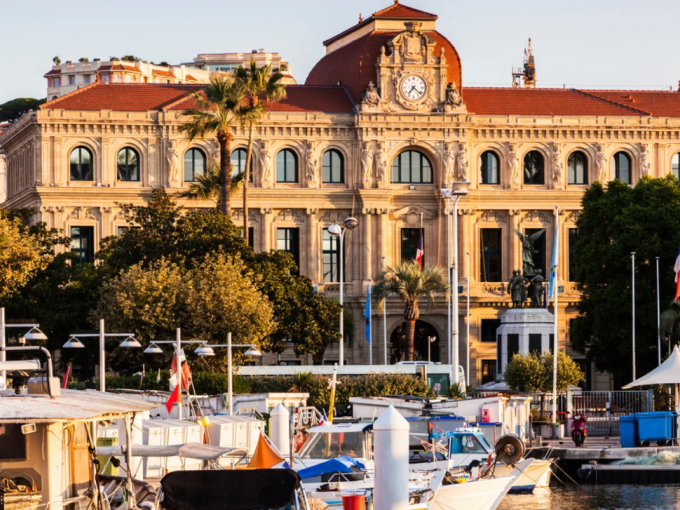 La ville de Cannes baisse