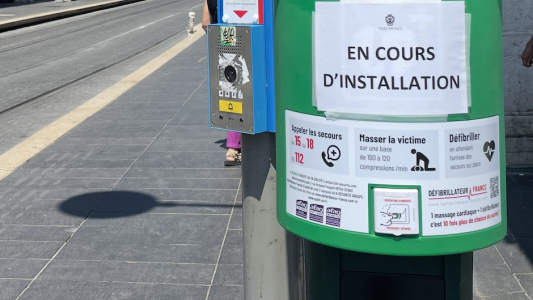 Villeneuve-Loubet renforce son réseau de défibrillateurs avec 9 nouveaux équipements en 2026