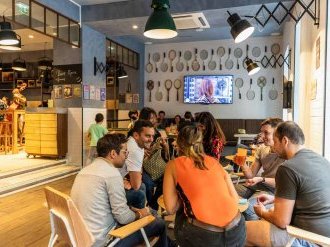 L'hostel OZZ ouvre son bar à tous les niçois pour une expérience multiculturelle !