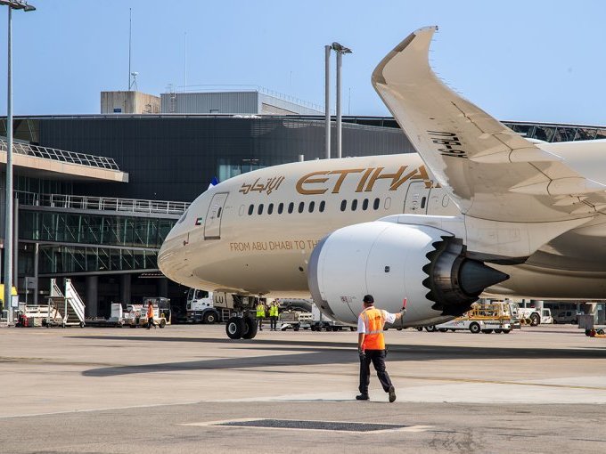 Avec Etihad Airways, (…)