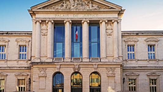 Nice : un commerçant condamné pour une fraude de 5 millions d'euros aux cartes des demandeurs d'asile