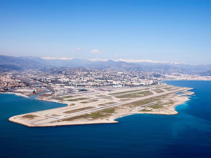 Aéroport de Nice : L'exte