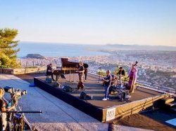 Revivez les concerts de Ayo, Plume et Thomas Dutronc