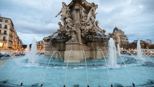 À Marseille, la fontaine Cantini remise en eau et en lumière