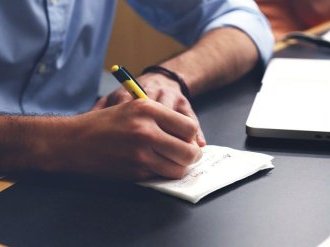Pôle emploi propose plus de 300 services en ligne pour se former durant le confinement