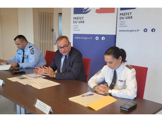 Plus de policiers et (…)