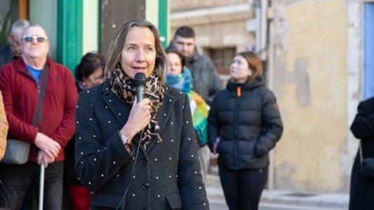 À Signes, Laurence Menichini, ancienne gendarme, au service du public