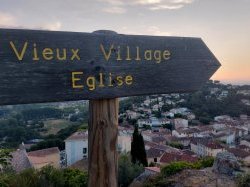 A Pierrefeu-du-Var, les balades historiques ont séduit les touristes
