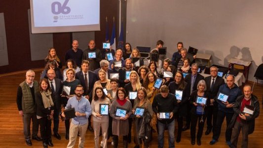 Remise des tablettes numériques aux professeurs du Collège Des Baous à Saint-Jeannet